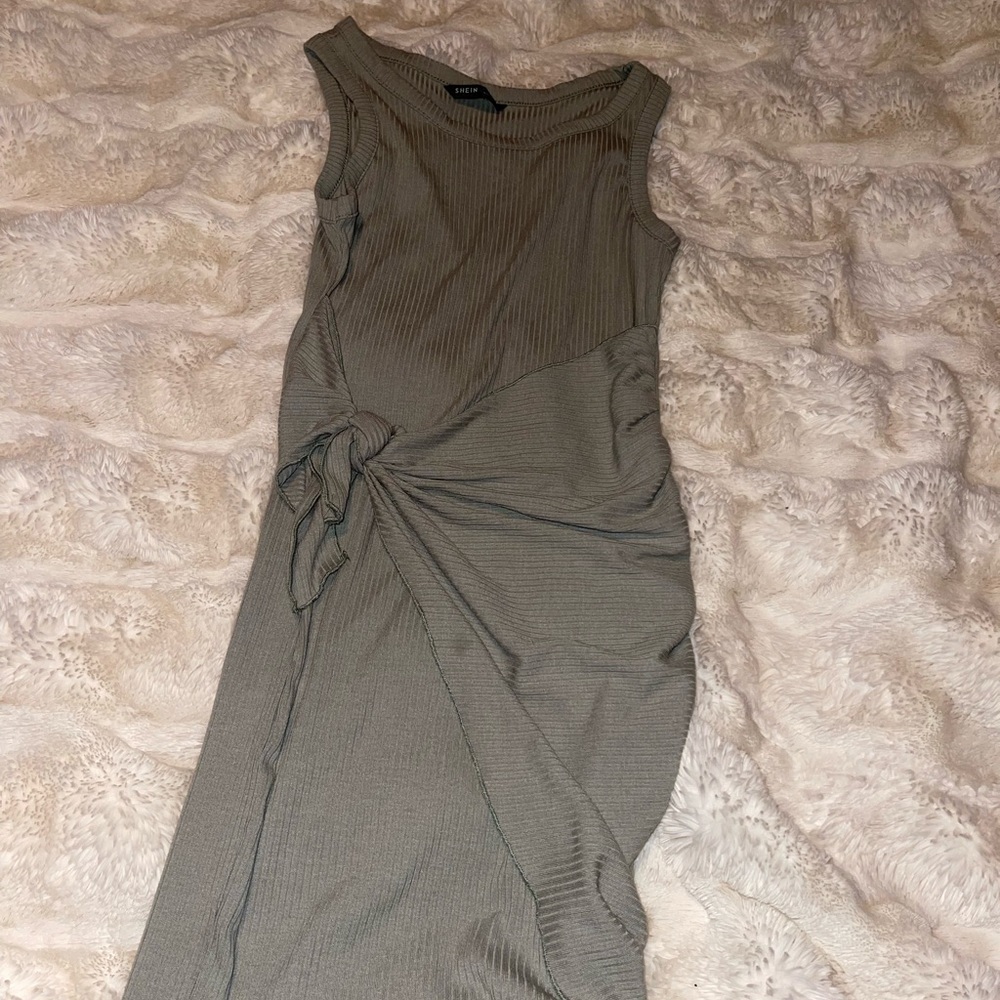 BASIC GREEN DRESS!! MUST NEED FOR CLOSET